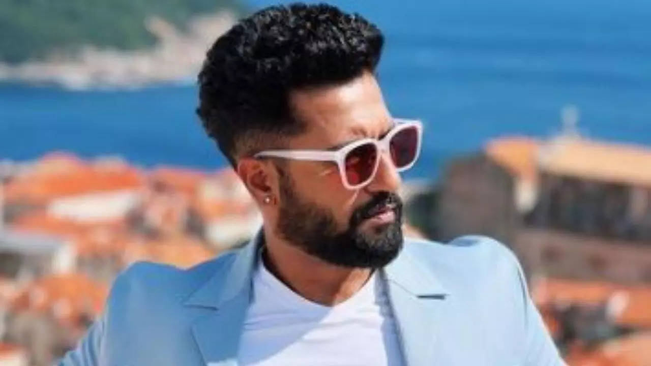 Vicky Kaushal Is Melting Hearts With His Latest Pictures - Dare Not To  Miss! - News18