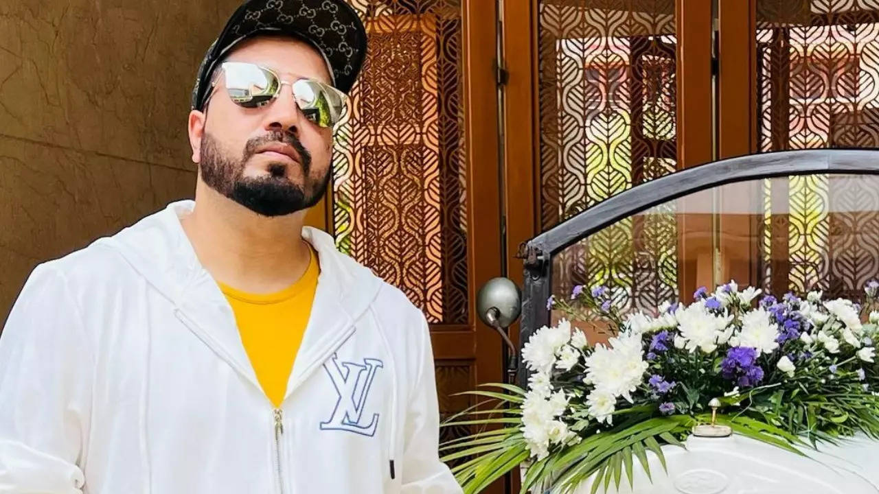 Mika Singh recalls getting slapped from ex-girlfriend