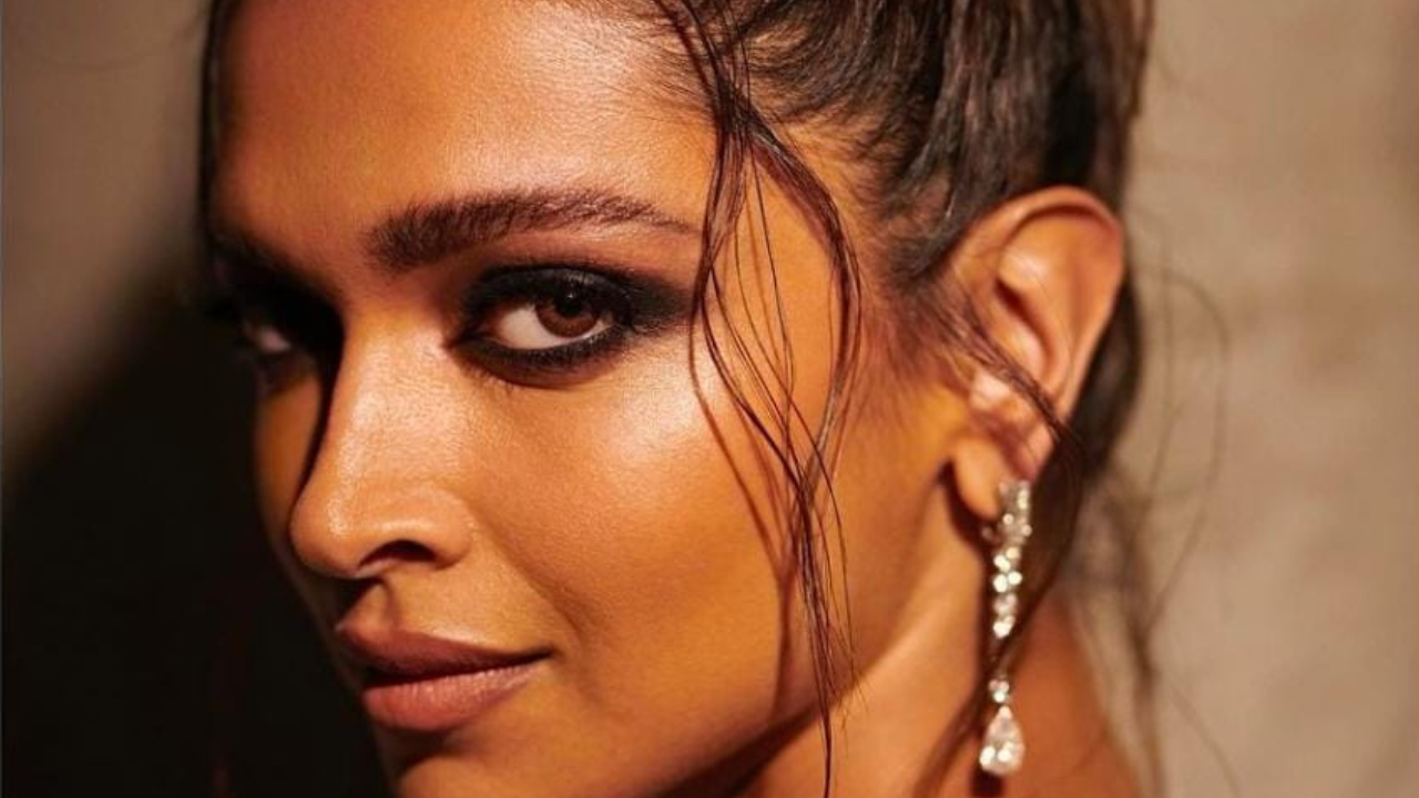 In Ranveer Singh's Latest Post On Instagram, Deepika Padukone Is 'High On  Cake