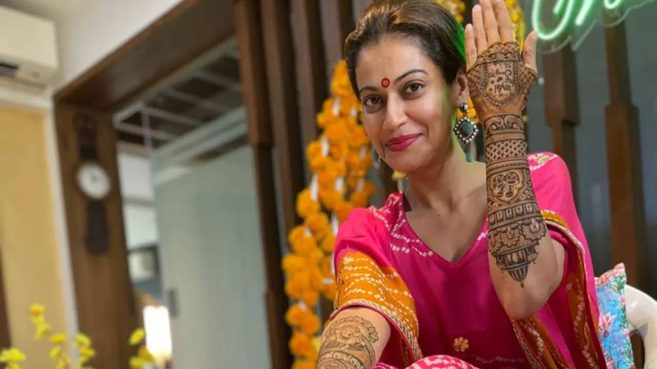 Payal Rohatgi's mehendi pics go viral