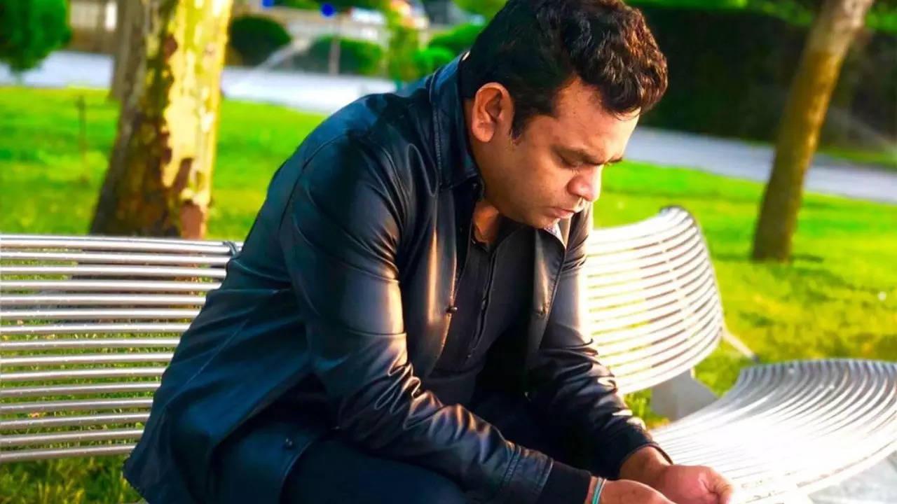 AR Rahman unveils anthem 'Vanakkam Chennai' for 44th International Chess  Olympiad