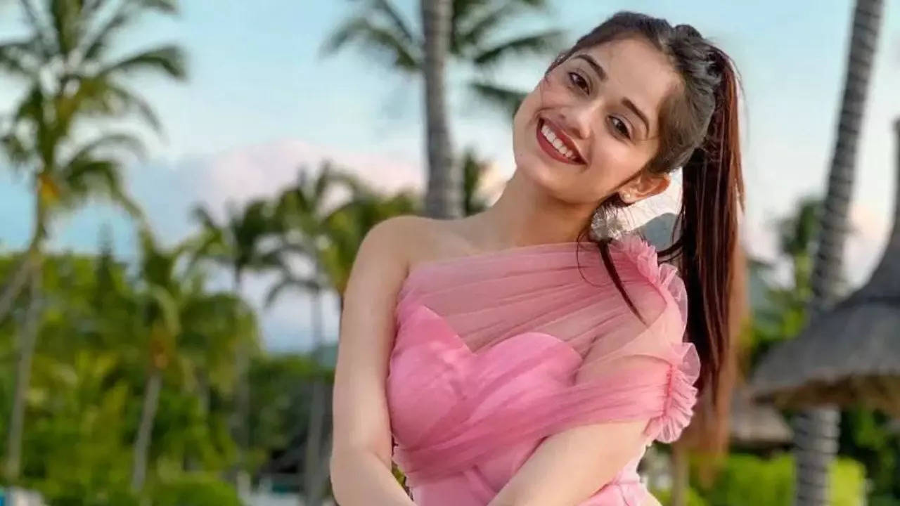 It feels good to be lost: Jannat Zubair Rahmani melts the internet with her  latest floor-length floral gown, netizens can't stop crushing | IWMBuzz