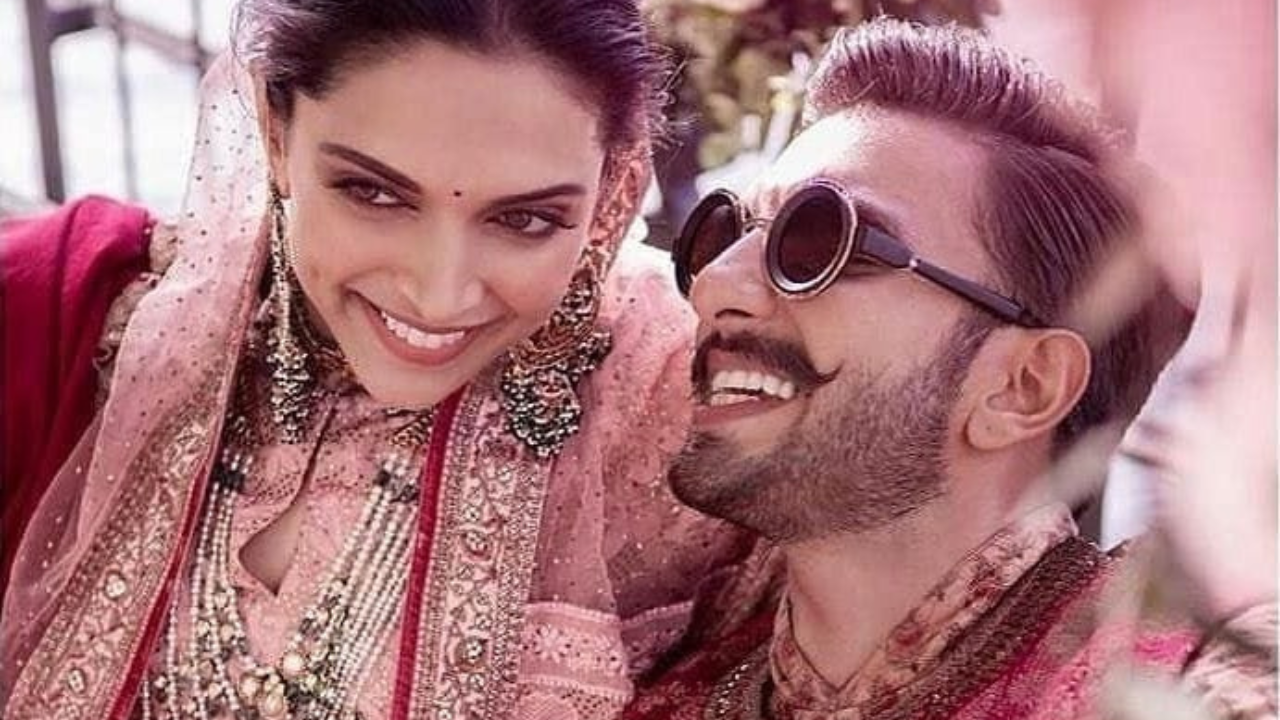 Ranveer Singh Declares Himself As The Luckiest Guy In The World As He Poses  With Beautiful Deepika At His Wedding Reception!! - HungryBoo