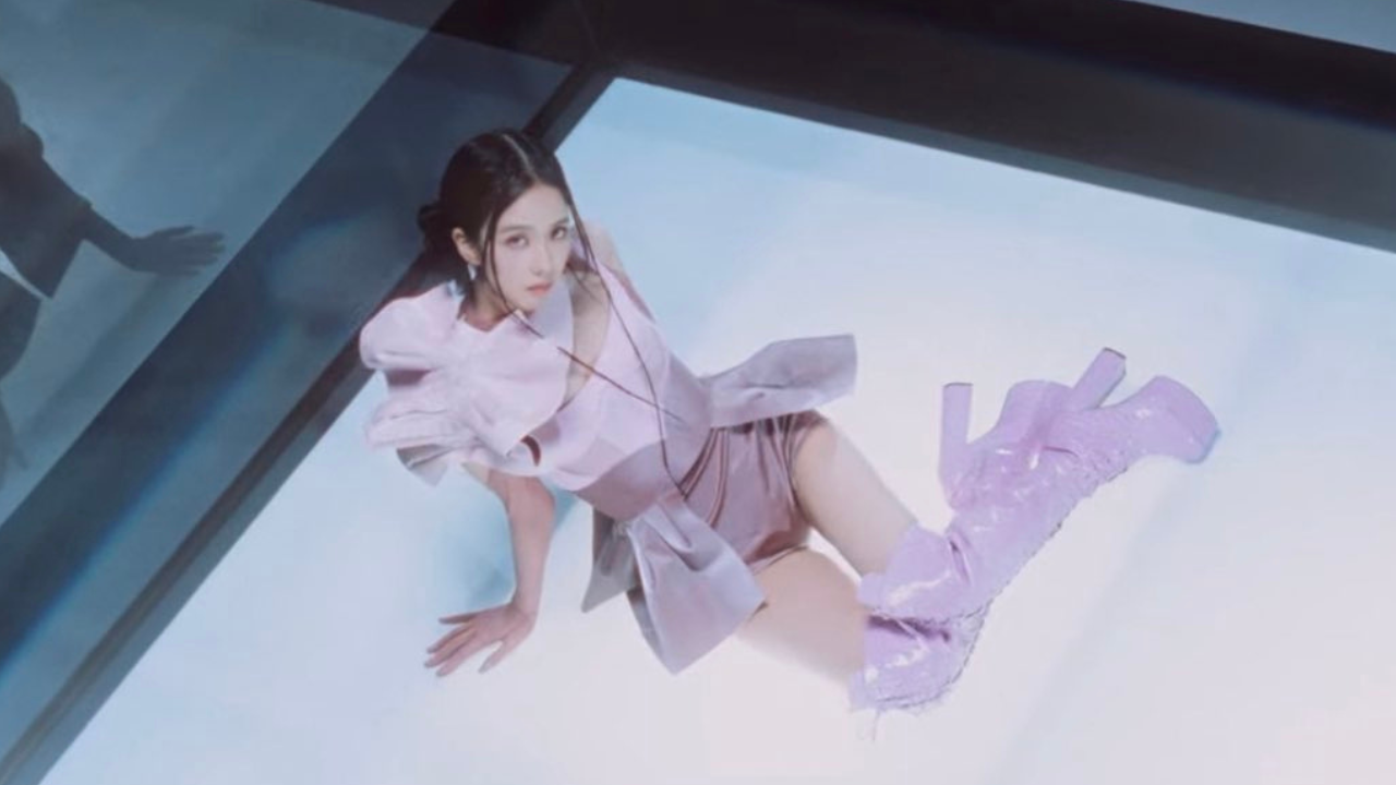 Blackpink's Jisoo rocks thigh-high boots