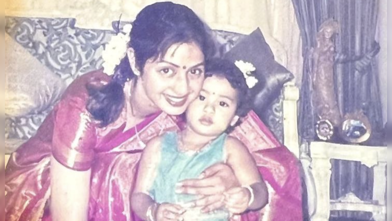 Janhvi with late mother Sridevi