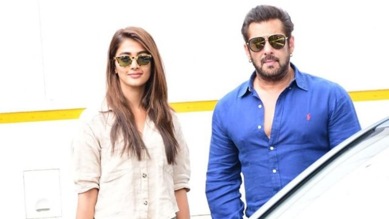 Salman Khan, Pooja Hegde spotted together as they return after wrapping