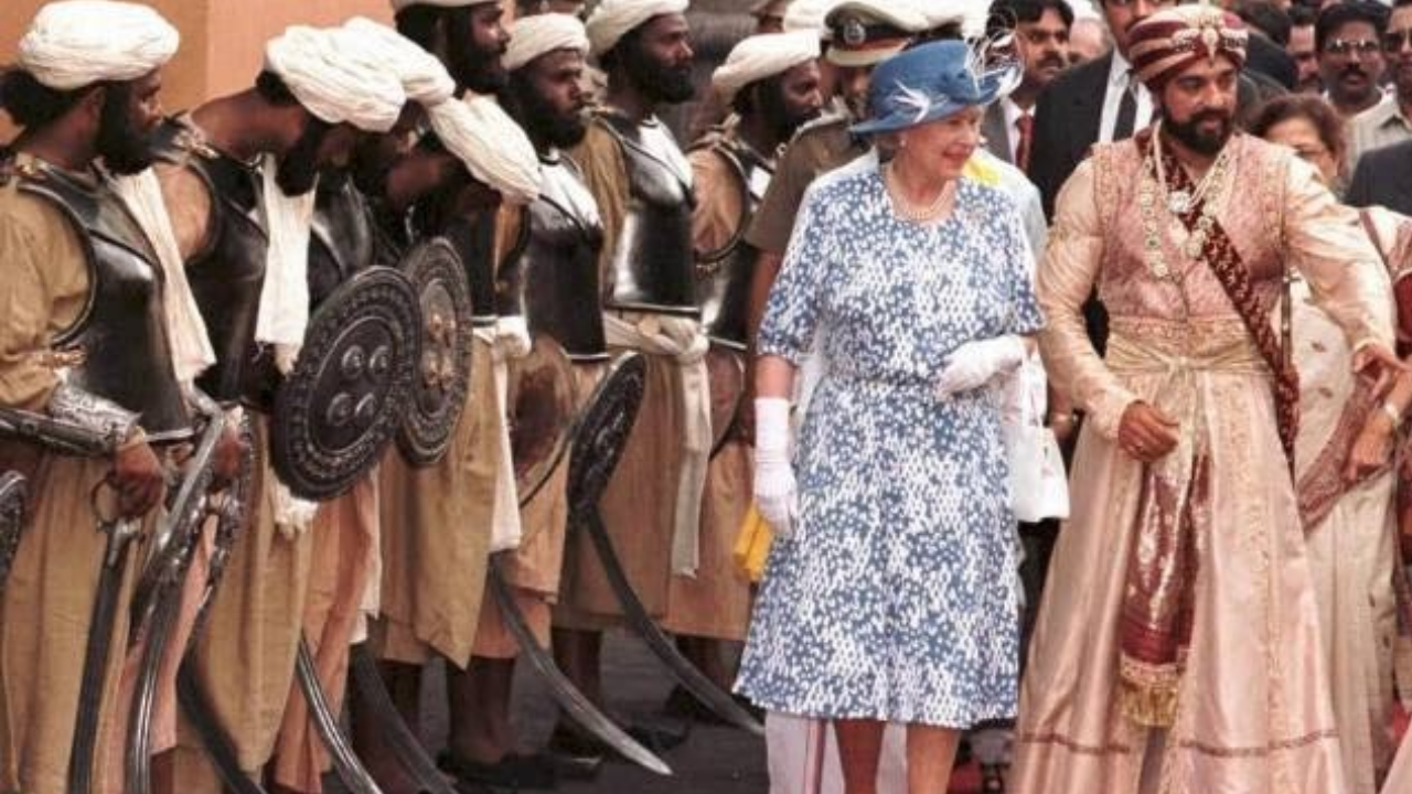 when-queen-elizabeth-ii-visited-the-sets-of-kamal-haasan-s-1997-film