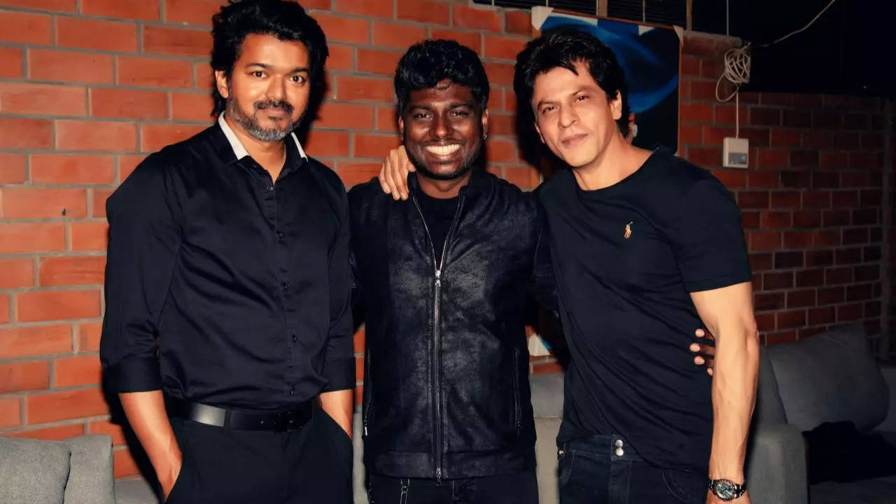 Atlee shares pic with SRK and Vijay