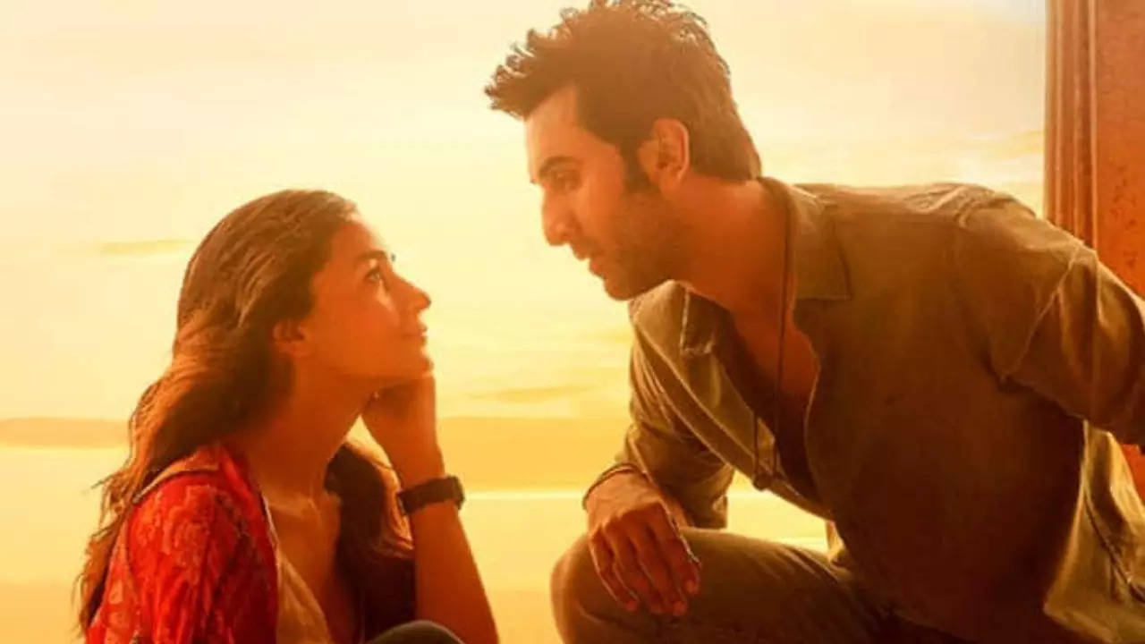 Brahmastra Song Rasiya Out Now: This Alia Bhatt And Ranbir Kapoor ...