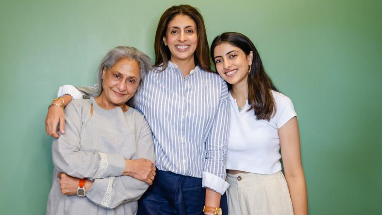 Navya Naveli Nanda's happy picture with mother Shweta and grandmother Jaya Bachchan is made for the frame