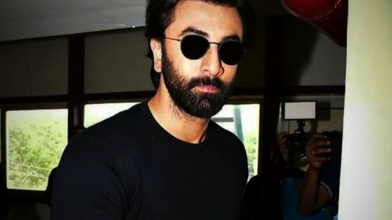 Cop this new Ranbir Kapoor airport look, GQ India