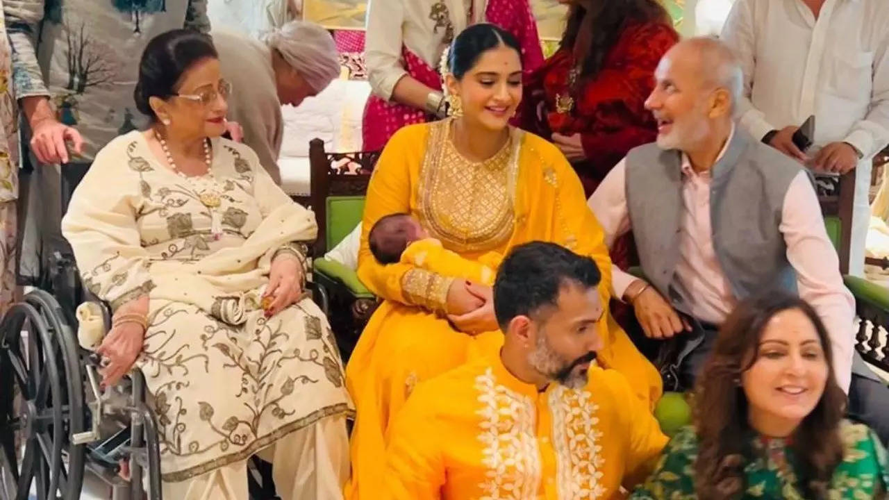 Sonam Kapoor, Anand Ahuja's baby makes cute appearance in family pic