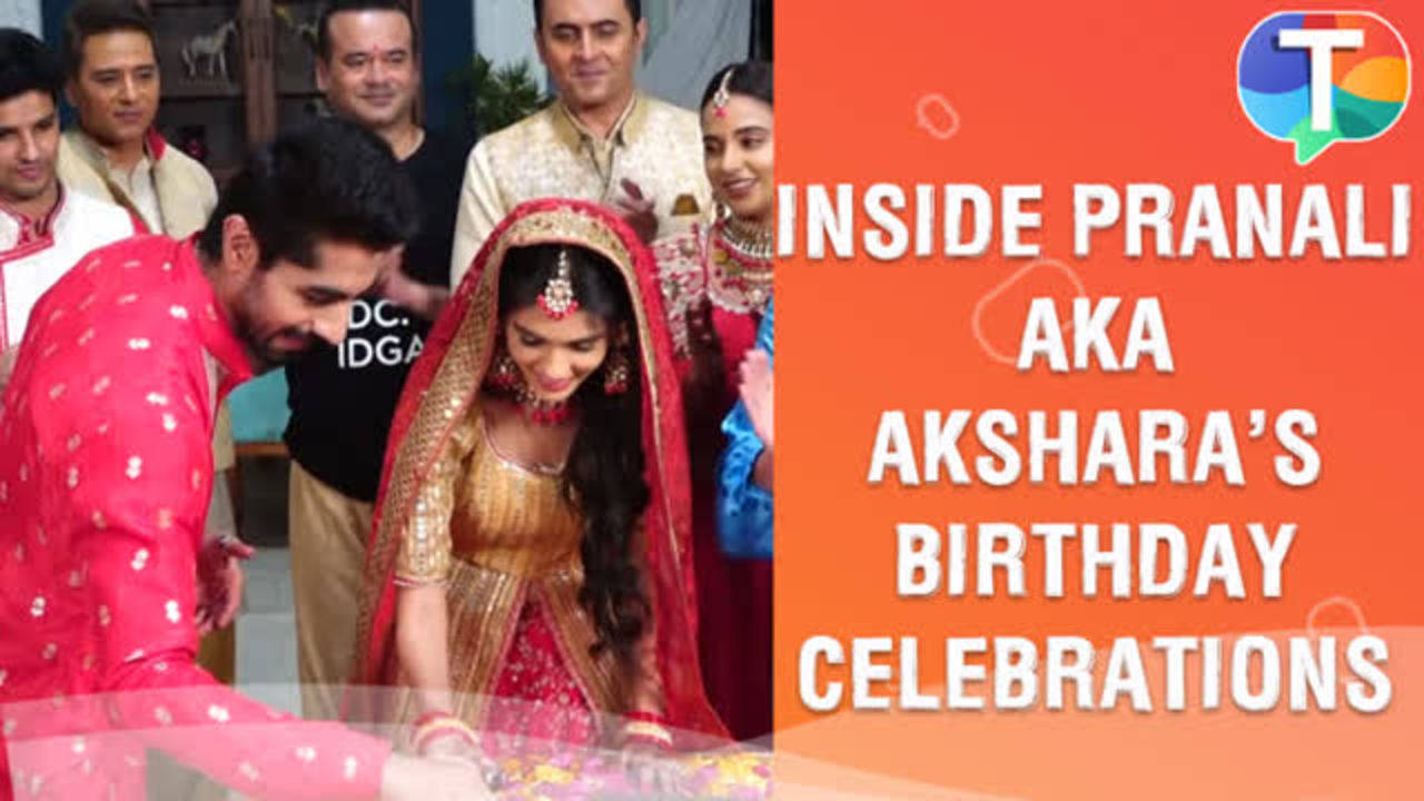 Pranali Rathod Aka Akshara From Yeh Rishta Kya Kehlata Hai Celebrates Her Birthday On Sets 4986