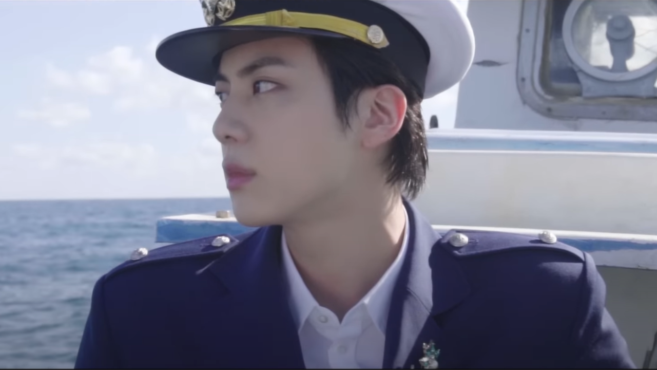 BTS JIN's photo at sea - HiTV News