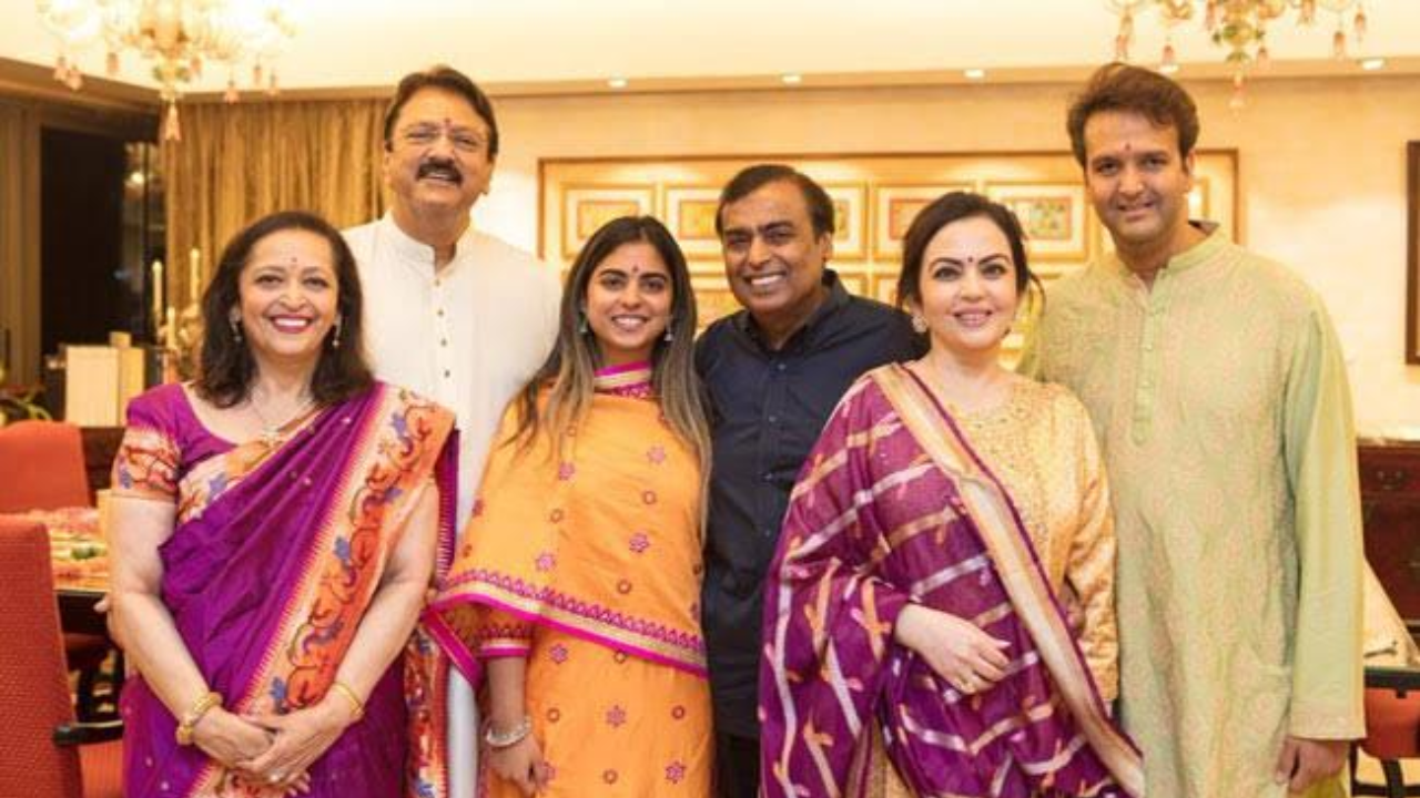 Mukesh And Nita Ambani's Daughter Isha, Husband Anand Piramal Become ...