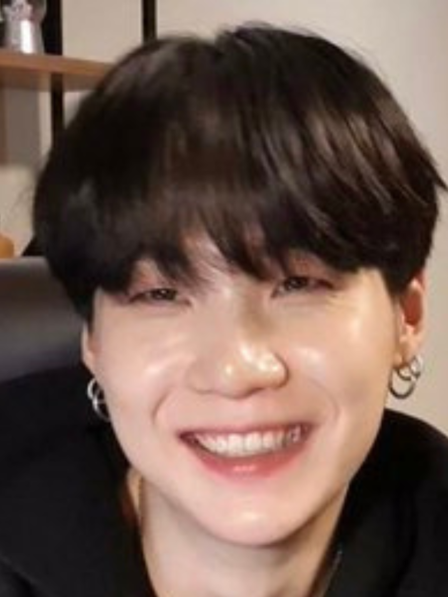 Pics to prove BTS' Suga has the cutest gummy smile| Zoom TV