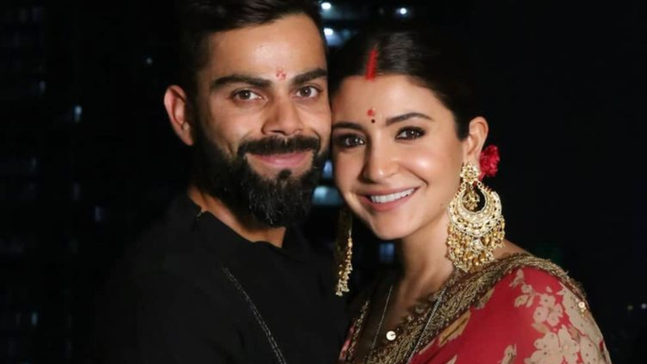 Anushka Sharma is all hearts as hubby Virat Kohli scores ODI century after 3 years. See inside