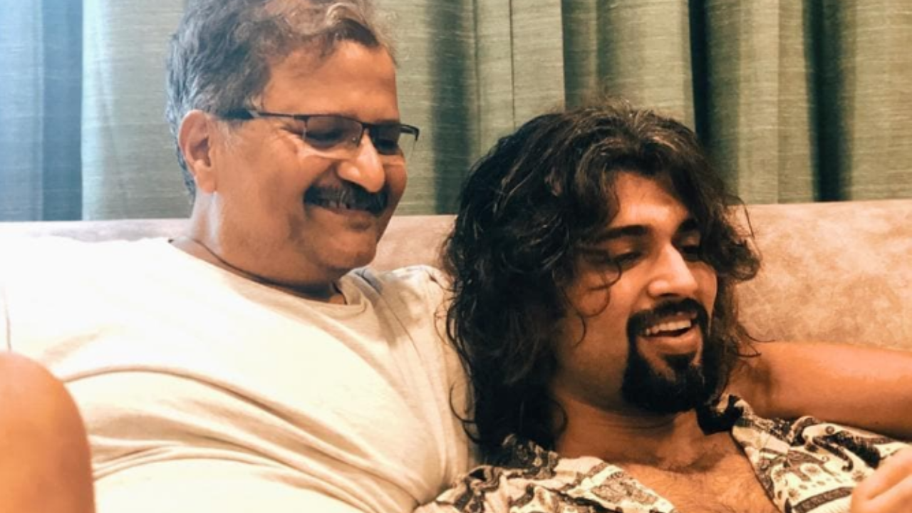 Vijay Deverakonda with his father