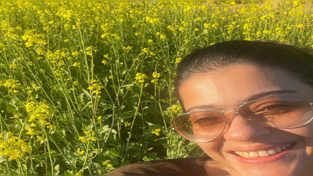Kajol Latest Movie DDLJ memories ,Kajol has gone to the mustard field., बॉलीवुड न्यूज News