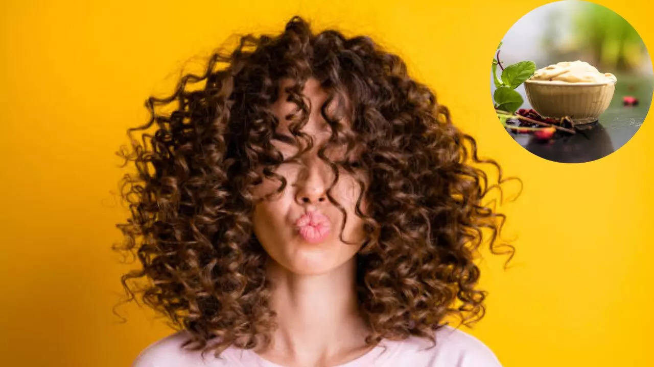 DIY homemade hair mask for curly hair