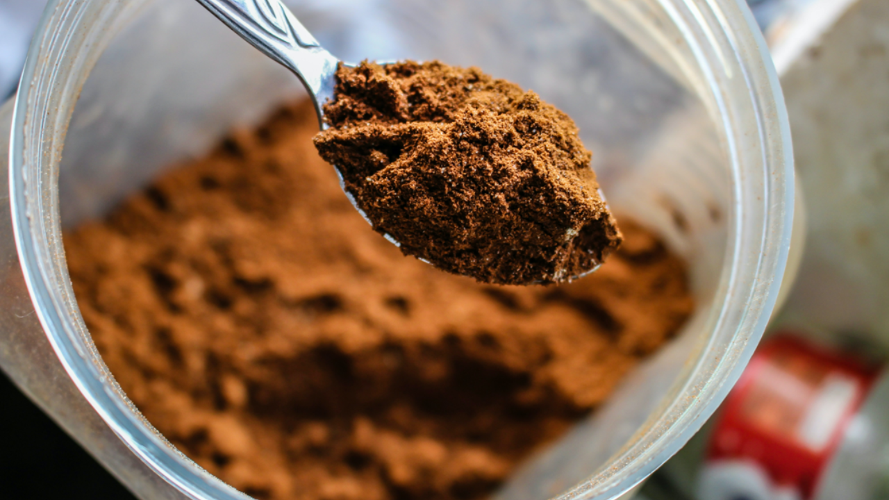 Homemade protein powder: Build strength in your body while losing weight using a simple protein powder recipe