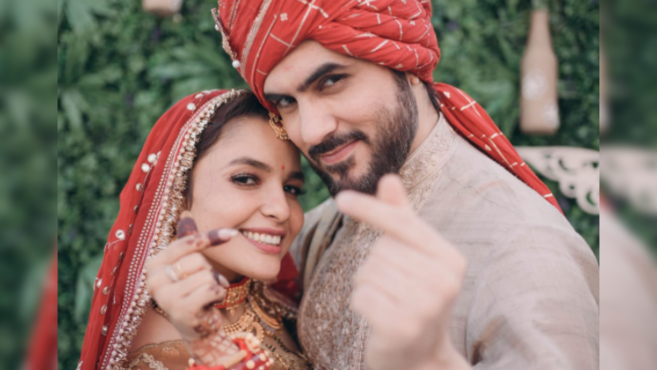 Chitrashi and Dhruvaditya are finally married and how!