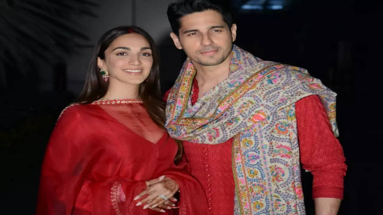 Newlywed Sidharth Malhotra With Wifey Kiara Advani Arrives At The ...