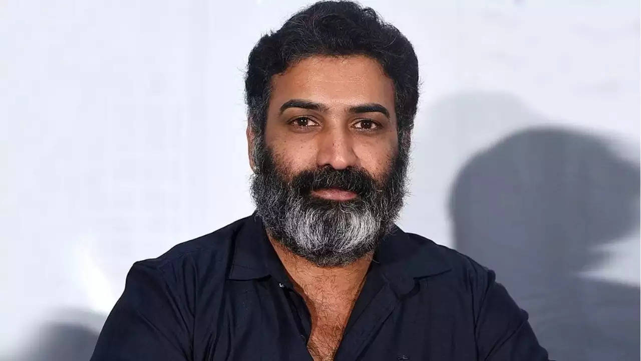 Taraka Ratna's body brought to Hyderabad. Jr NTR, Kalyan Ram pay last respects