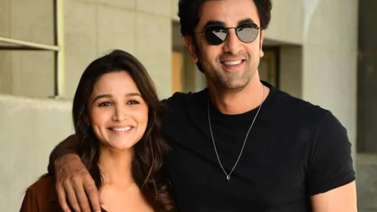 Alia Bhatt-Ranbir Kapoor's baby shower: Watch mommy-daddy-to-be rock in  ethnic outfits : The Tribune India