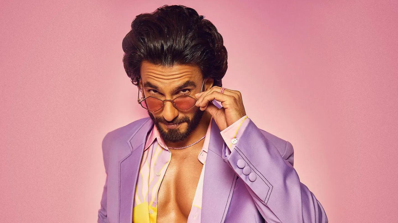 Ranveer Singh gives desis 'second-hand embarrassment' as he raps for  Hollywood stars: Someone confiscate his passport