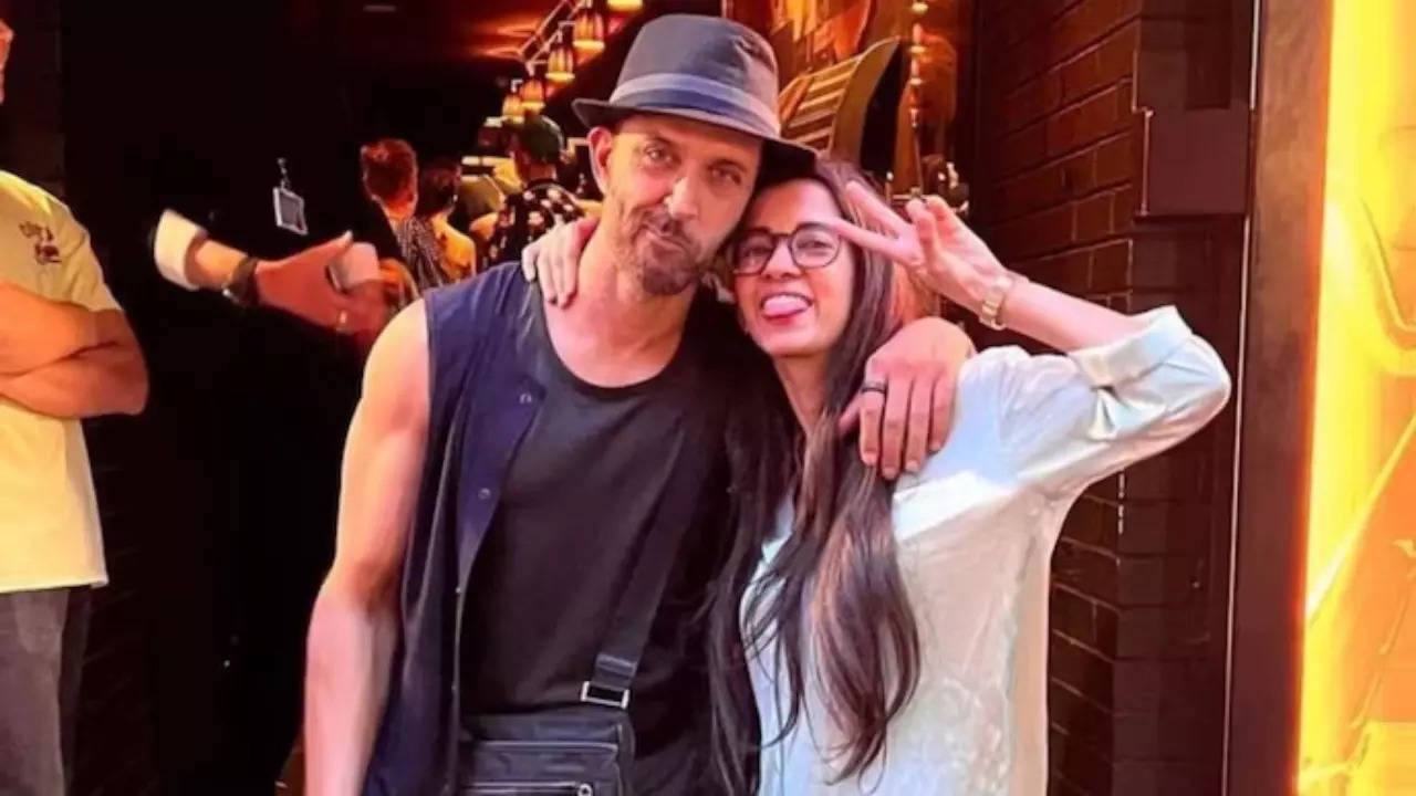 Hrithik Roshan indulges in some social media PDA