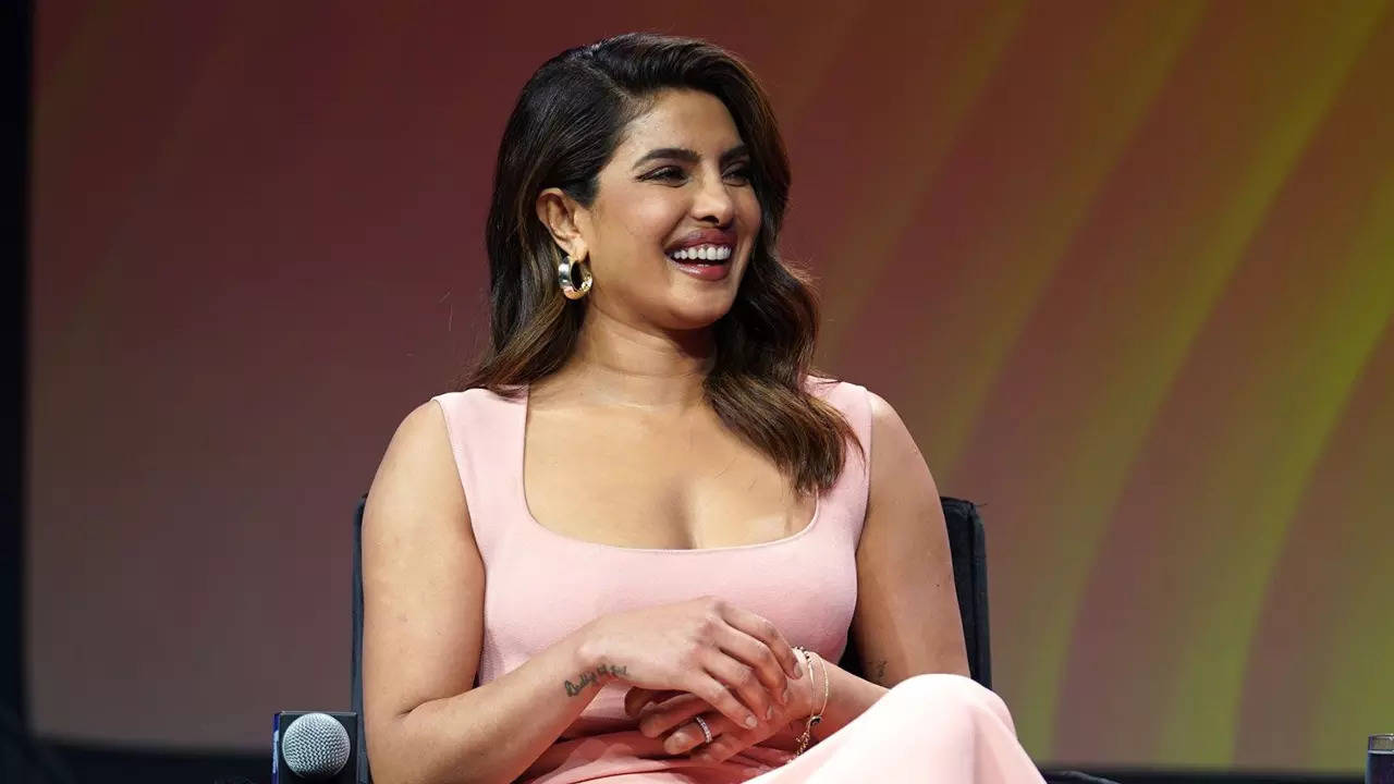 Priyanka Chopra reacts to SRK's why should I move to Hollywood remark