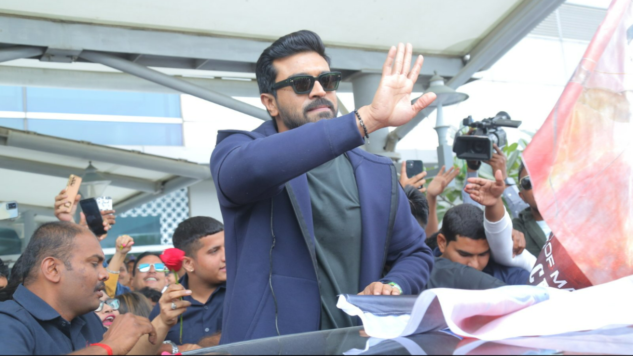 Ram Charan mobbed by fans