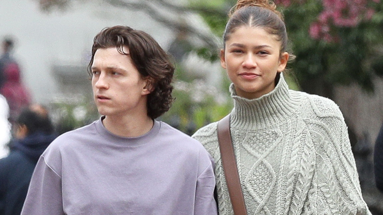 Zendaya Goes Makeup-Free With Tom Holland At Mumbai Airport – Hollywood Life