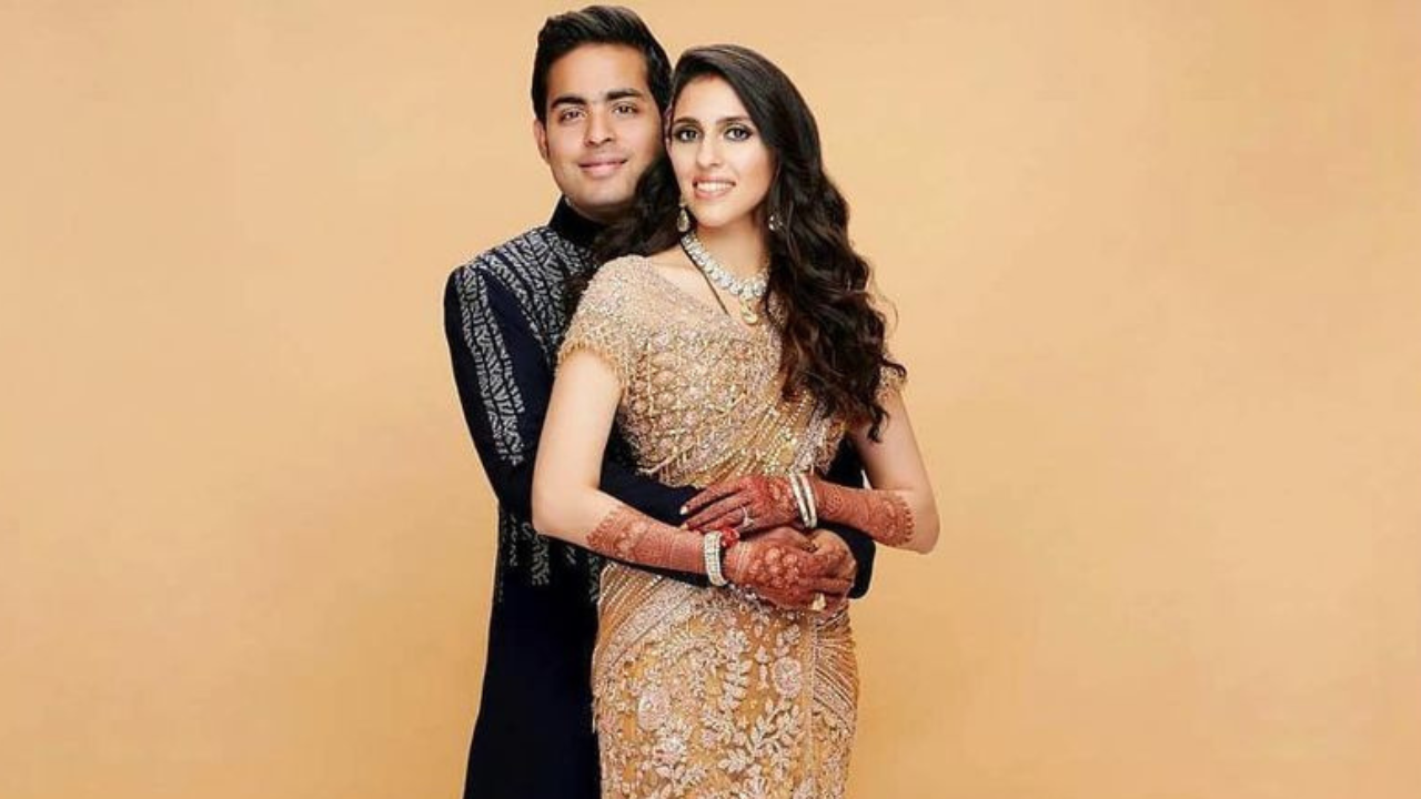 Shloka Mehta s Rs 450 Crore Diamond Necklace Is The Talk Of The Town 